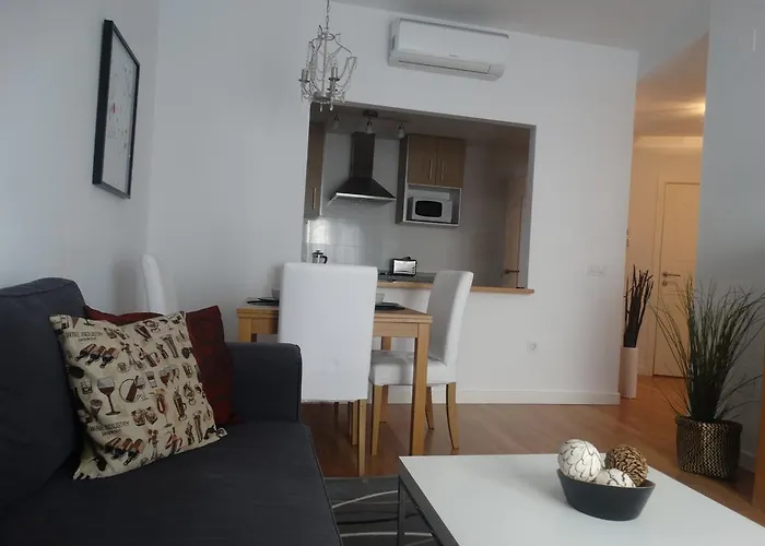 - Montano, 18 * Málaga